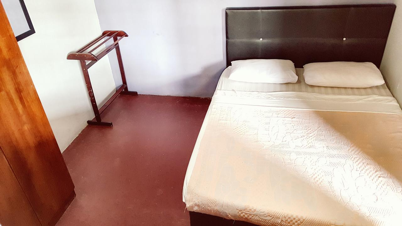 The Jesselton Cabin Sdn Bhd Kota Kinabalu Exterior photo